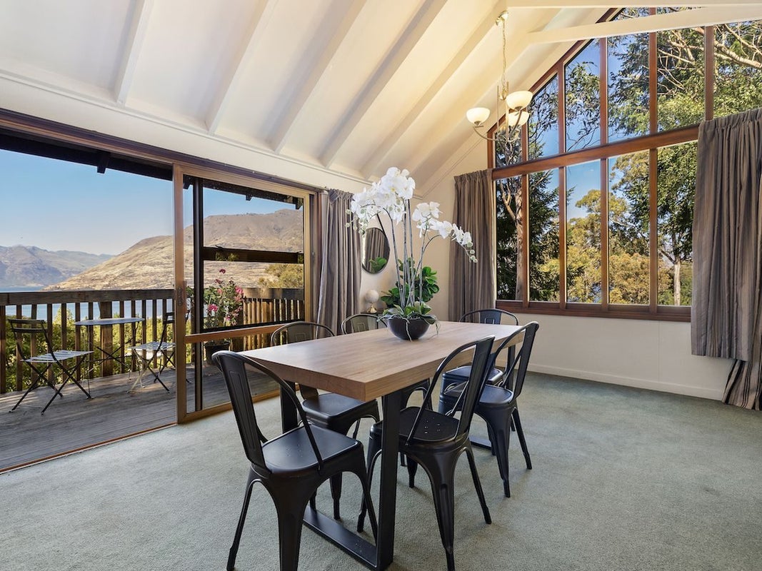 44 Arawata Terrace, Sunshine Bay, Queenstown - Carousel 1
