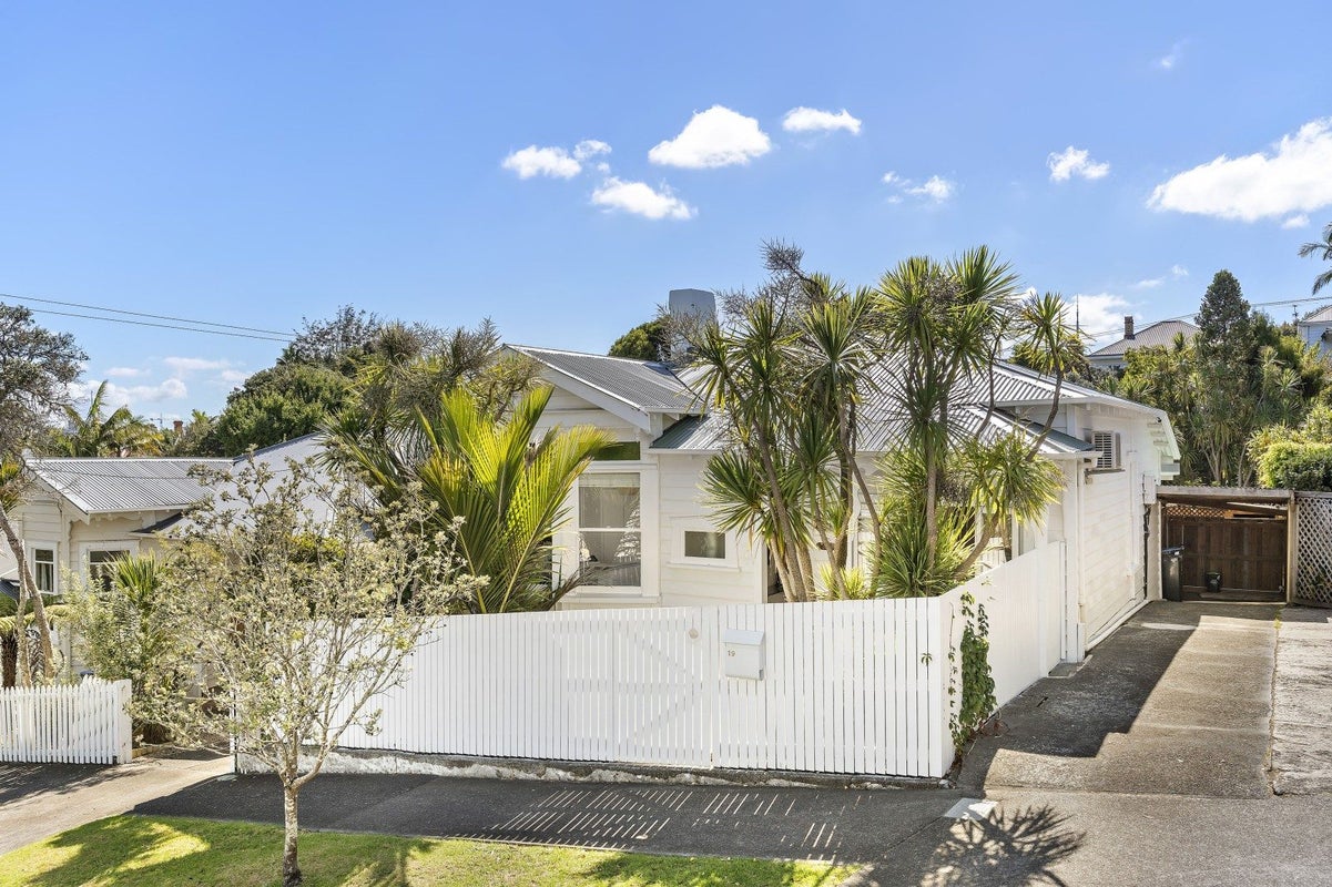 19 Beaconsfield Street, Grey Lynn, Auckland - Carousel 1