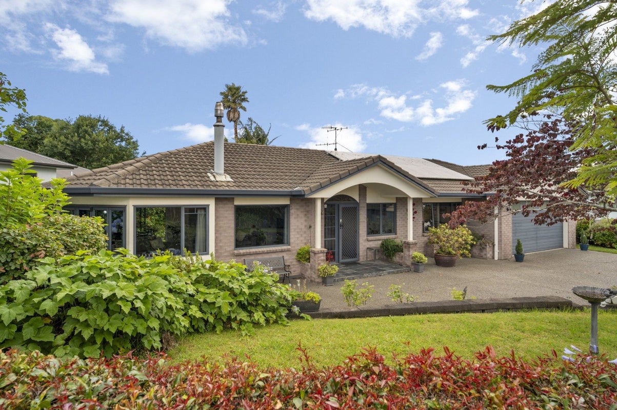 10 Finlayson Place, Welcome Bay, Tauranga - Carousel 1