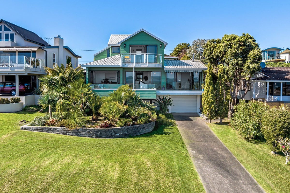 27 De Luen Avenue, Tindalls Beach, Whangaparaoa - Carousel 1