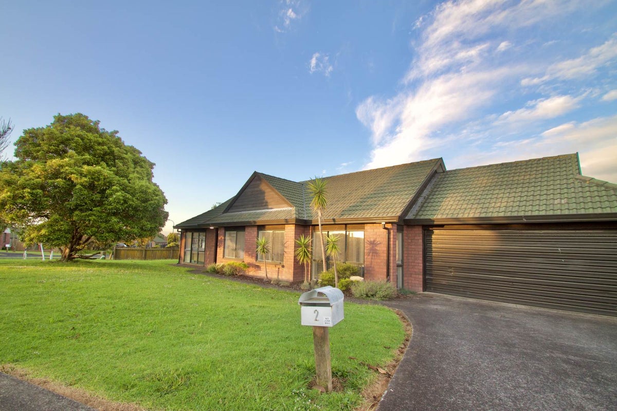 2 Waylen Place, Burswood, Auckland - Carousel 1