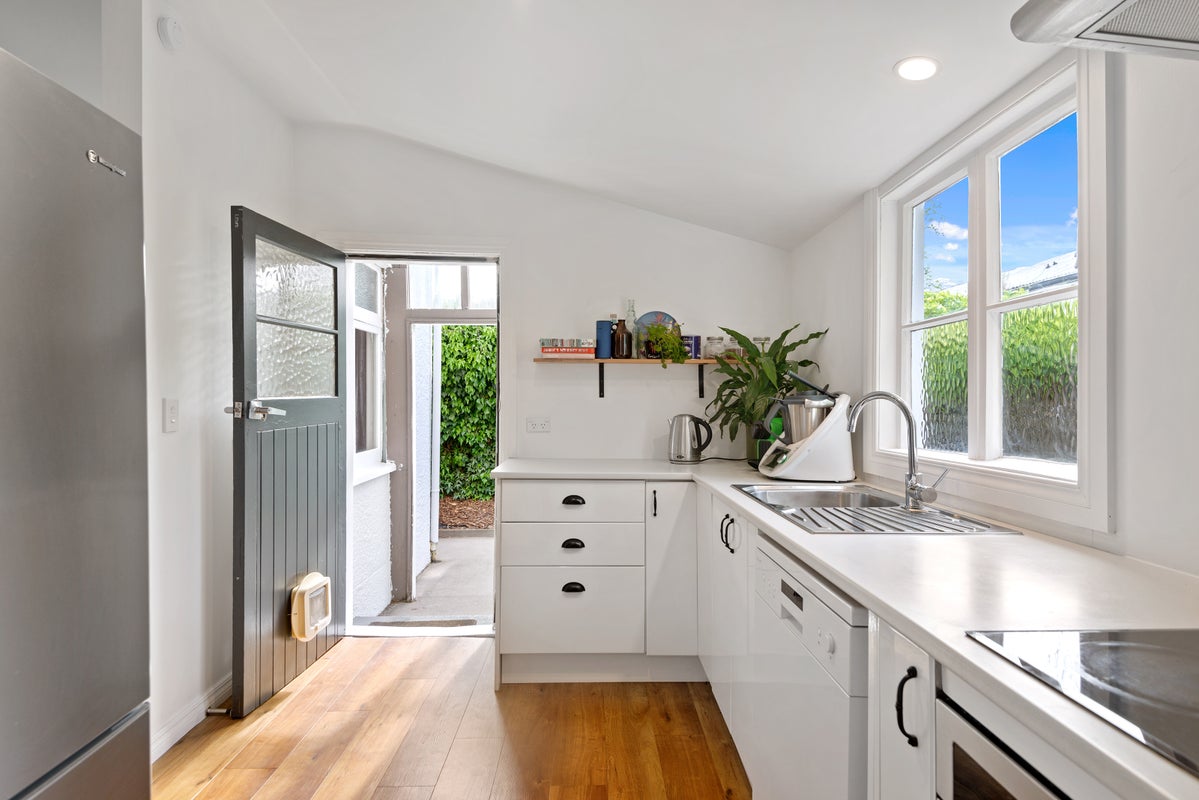 5 Edgeware Road, St Albans, Christchurch - Carousel 2