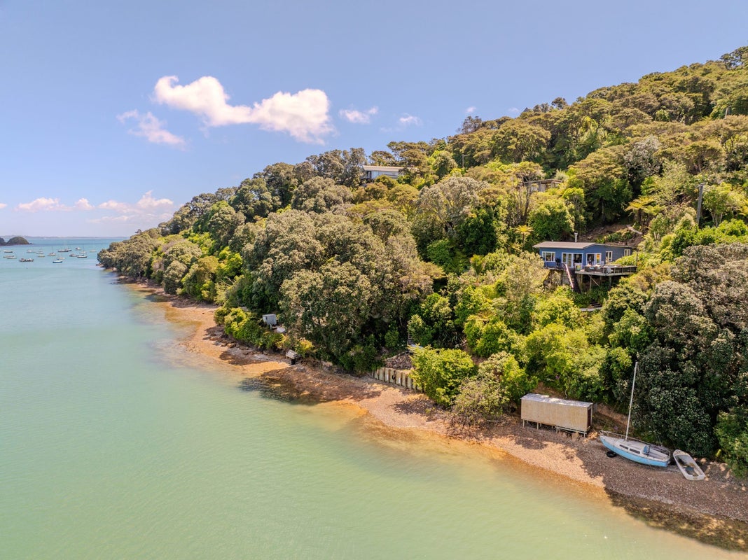 40 Albert Crescent, Ostend, Waiheke Island - Carousel 1