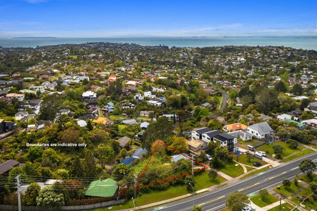 909A East Coast Road, Northcross, Auckland - Carousel 1