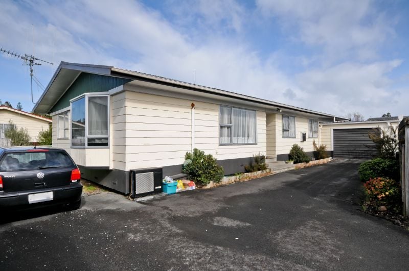 10B Crescent Court, Melville, Hamilton - Carousel 1