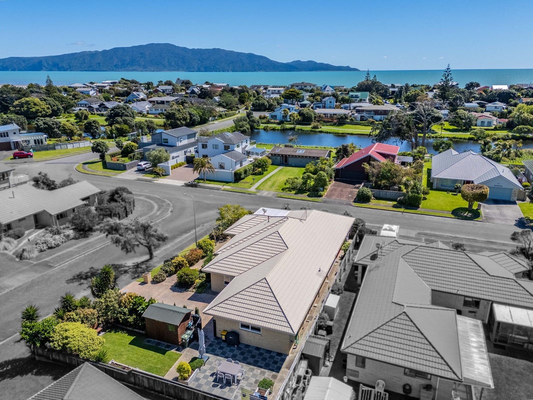 3 Te Ropata Place, Waikanae Beach, Waikanae - Carousel 1