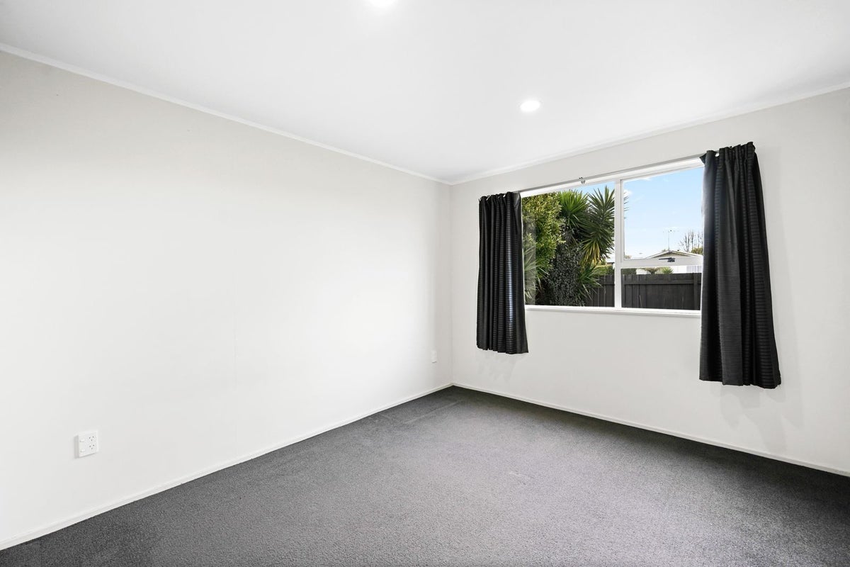 44 Karen Crescent, Dinsdale, Hamilton - Carousel 12