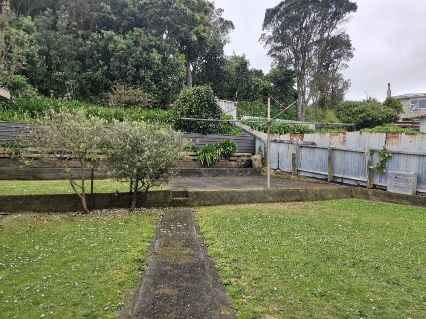 27 Simons Street, Moturoa, New Plymouth - Carousel 7