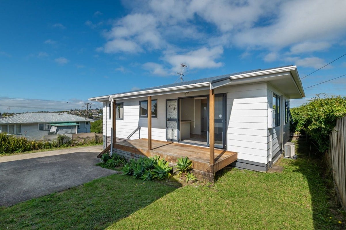 199 Chivalry Road, Glenfield, Auckland - Carousel 1