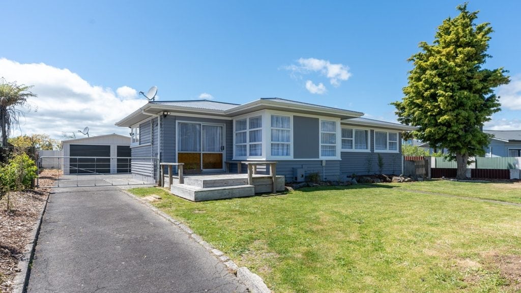 5 Guy Place, Melville, Hamilton - Carousel 1
