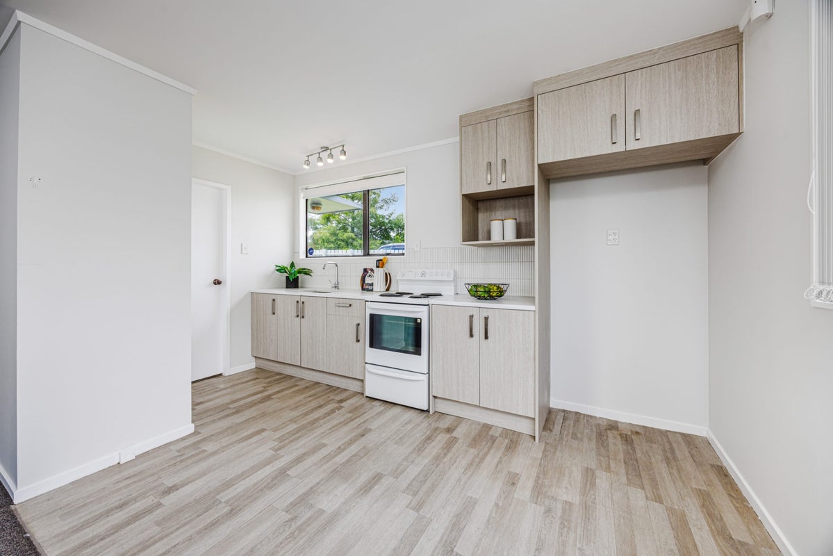 1/55 Redcrest Avenue, Red Hill, Papakura, Auckland - Carousel 2