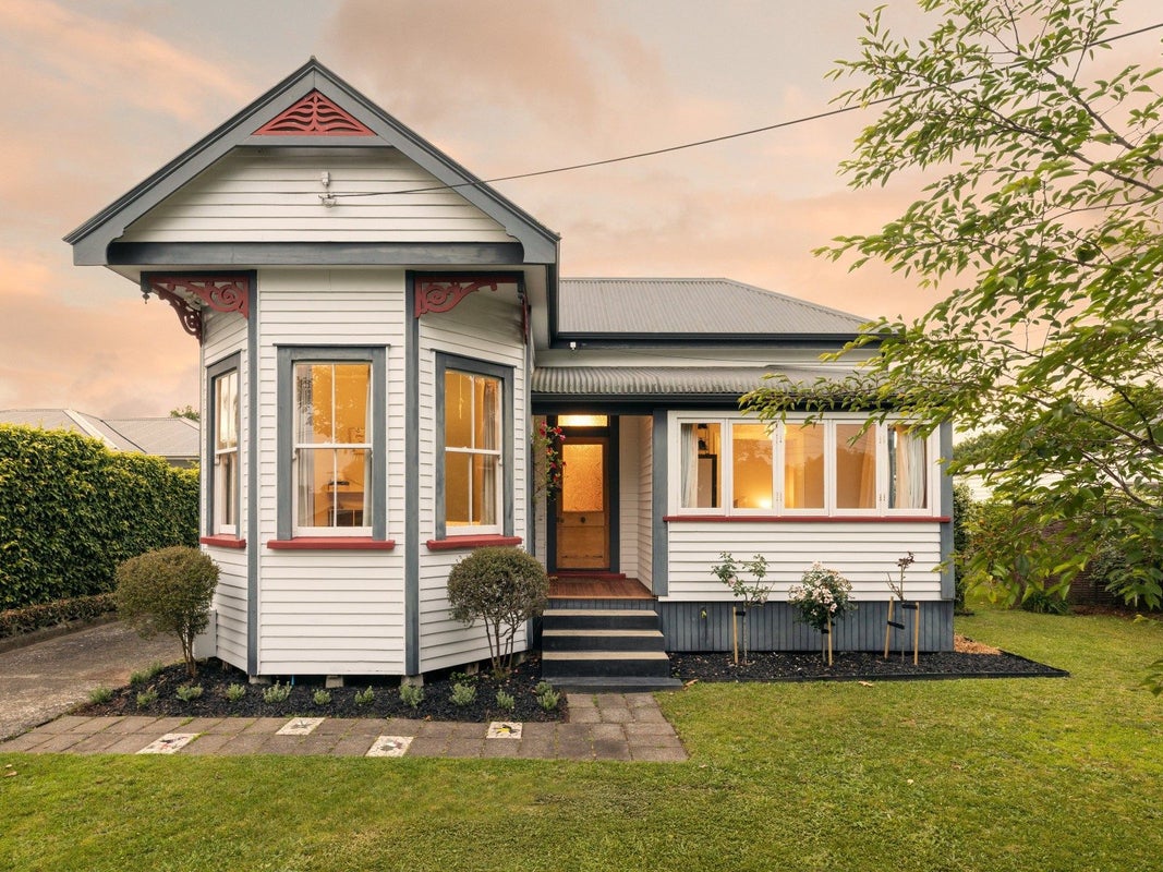 41 Firth Street, Hamilton East, Hamilton - Carousel 1