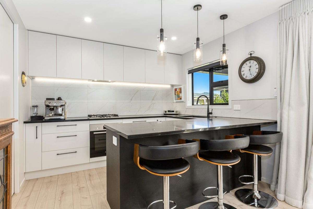 41B Queen Charlotte drive, Aotea, Porirua - Carousel 2