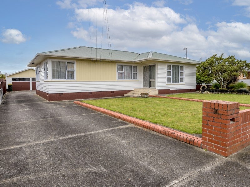17 Meadowvale Drive, Levin, Levin - Carousel 1