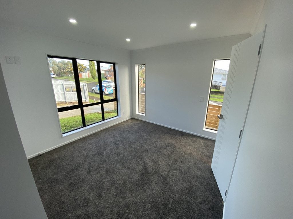 11A Duggan Avenue, Mangere, Auckland - Carousel 11