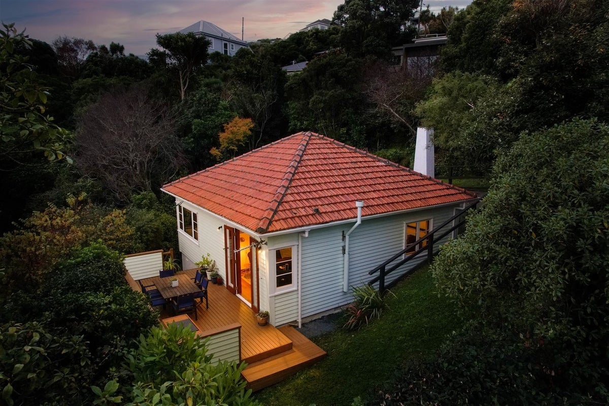 122 Totara Road, Miramar, Wellington - Carousel 1
