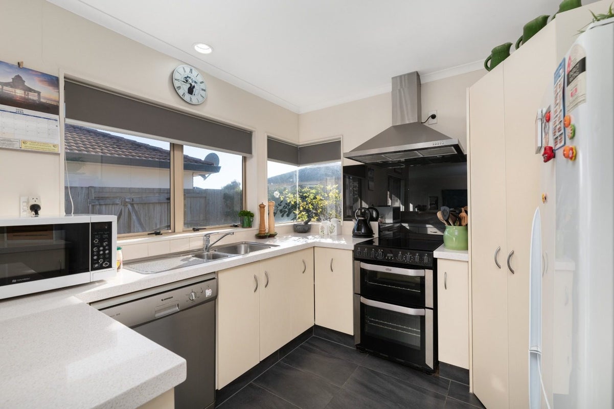 35 Longview Drive, Papamoa Beach, Papamoa - Carousel 2