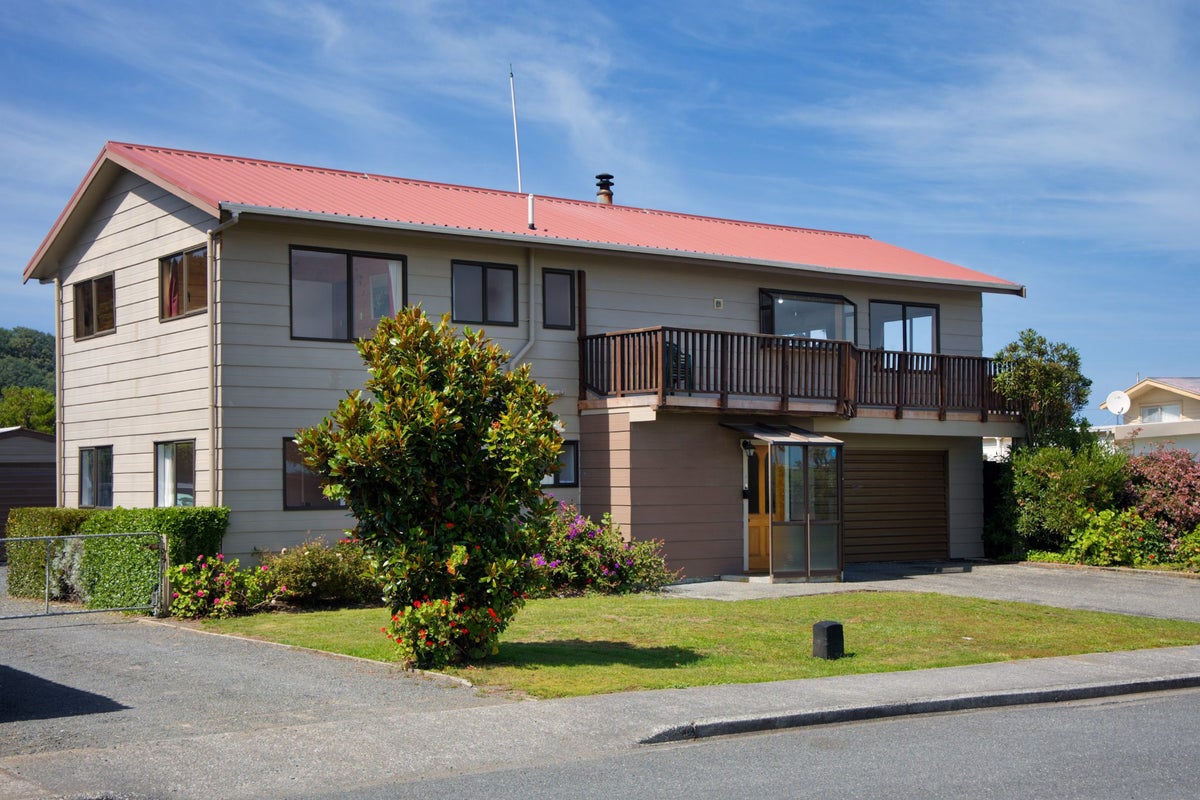 2 Takahe Drive, South Bay, Kaikoura - Carousel 1