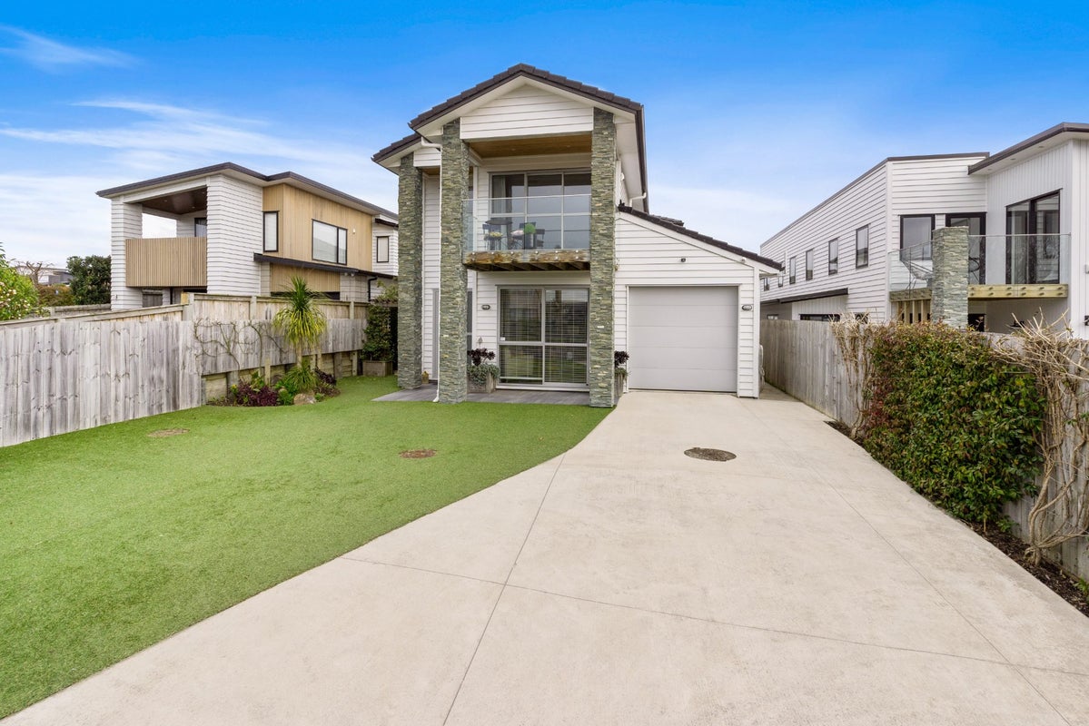 15 Atalanta Way, Beachlands, Auckland - Carousel 2