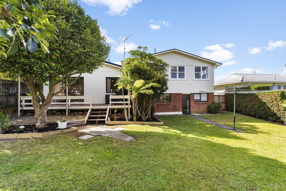 14 Baringa Place, Botany Downs, Auckland - Carousel 2