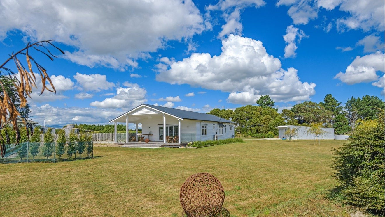 150 Hansens Line, Newbury, Palmerston North - Carousel 1