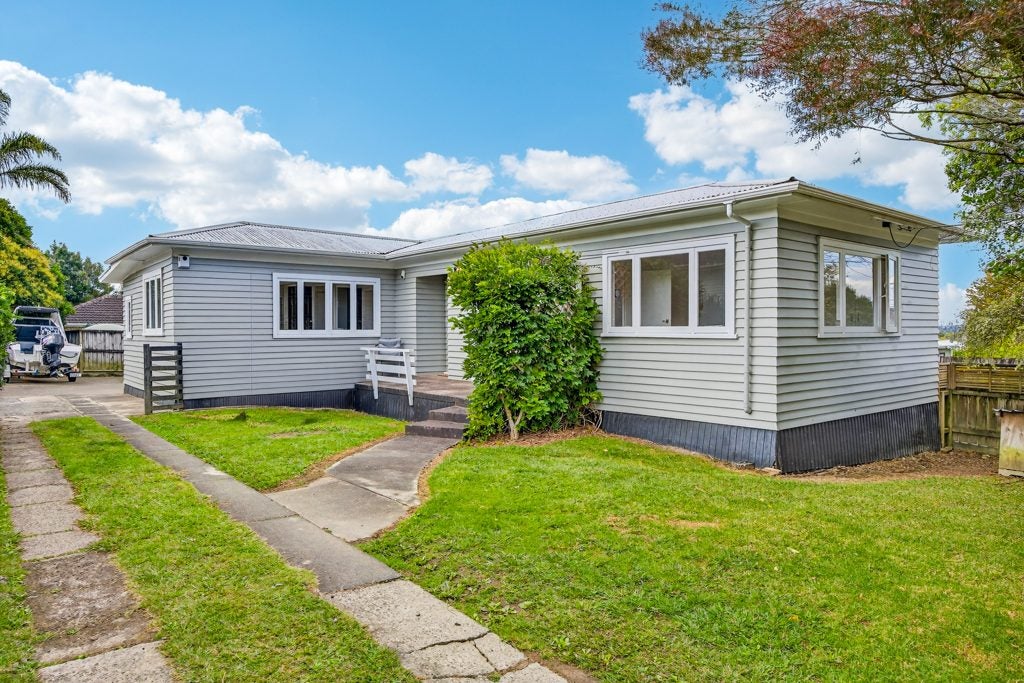 36 Pine Avenue, Henderson, Auckland - Carousel 1