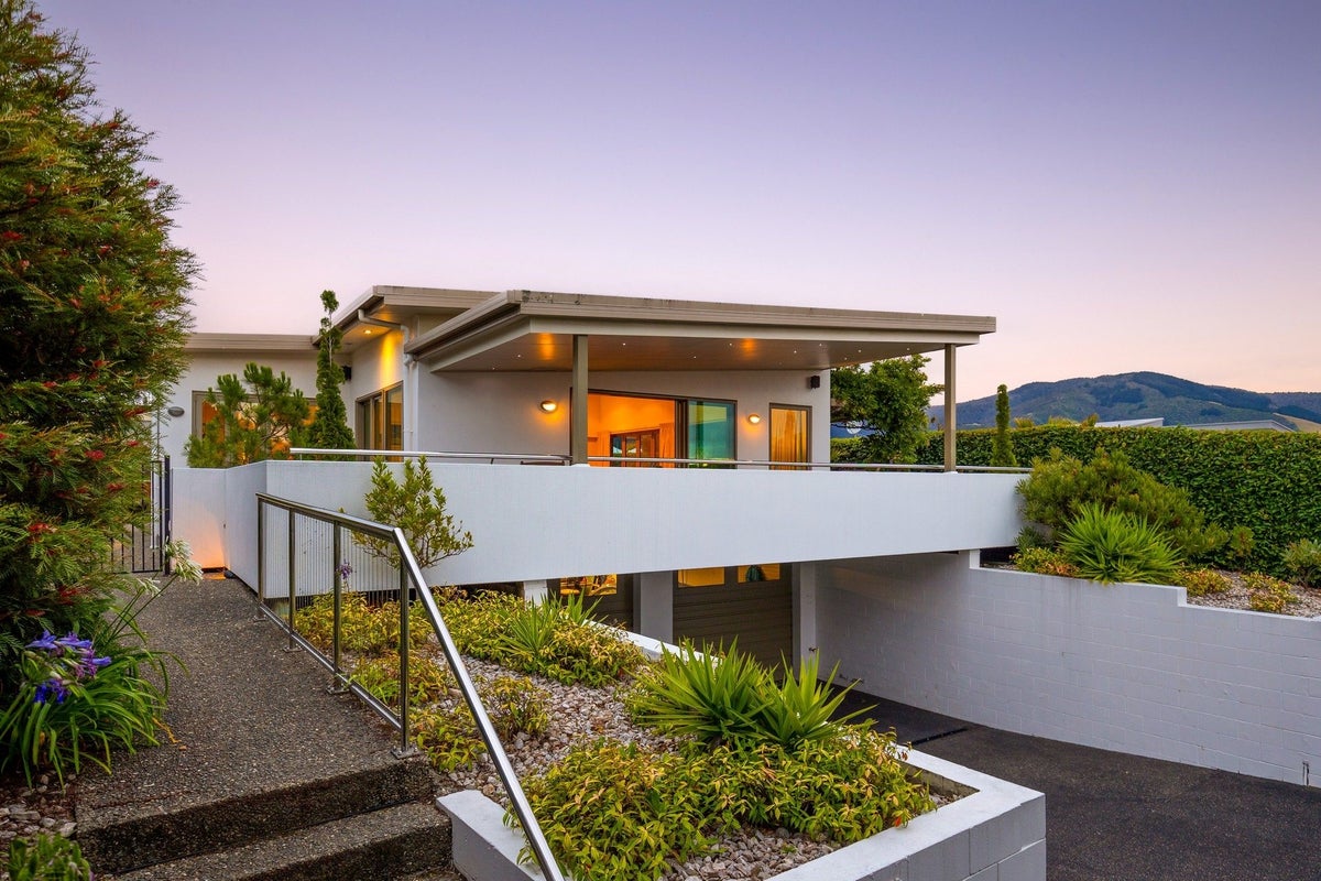 355 Princes Drive, Britannia Heights, Nelson - Carousel 1