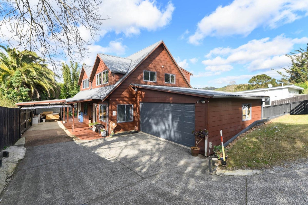 18B Shetland Street, Glen Eden, Auckland - Carousel 1