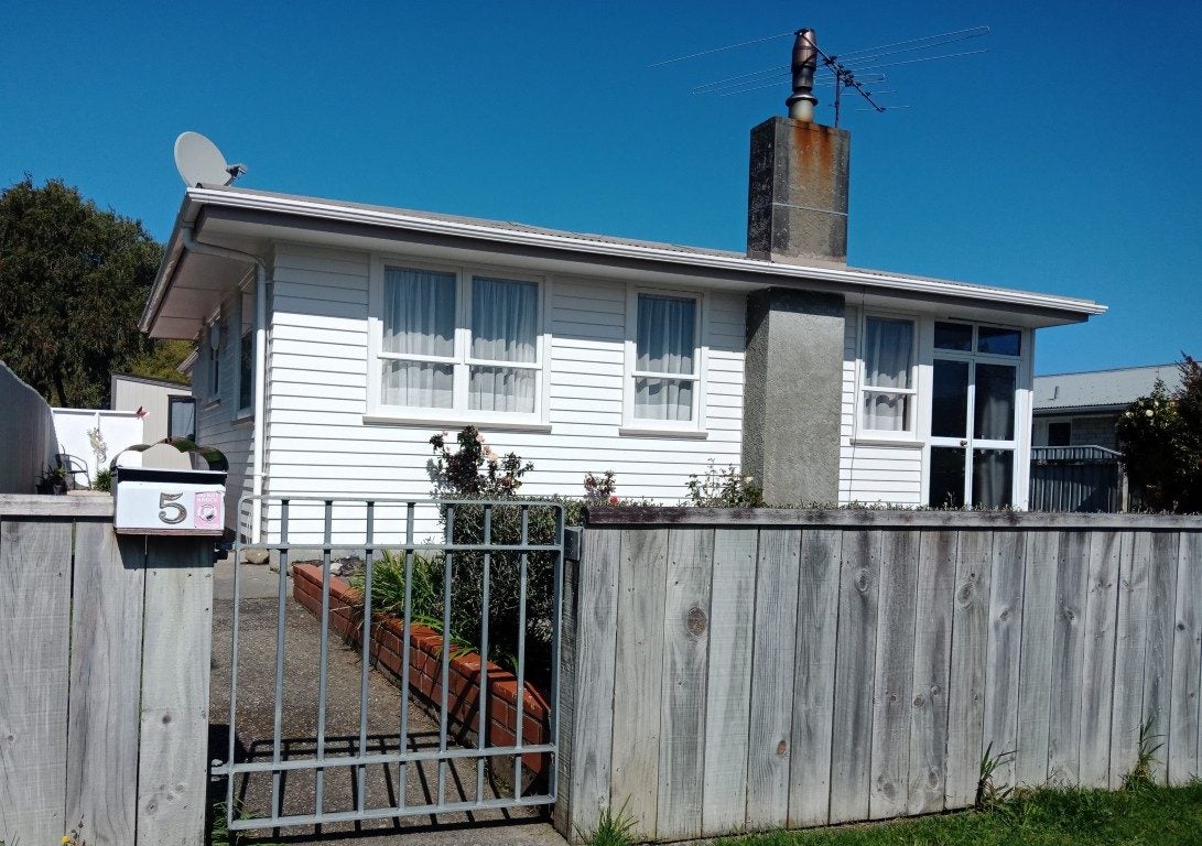 5 Prestige Place, Maoribank, Upper Hutt - Carousel 2