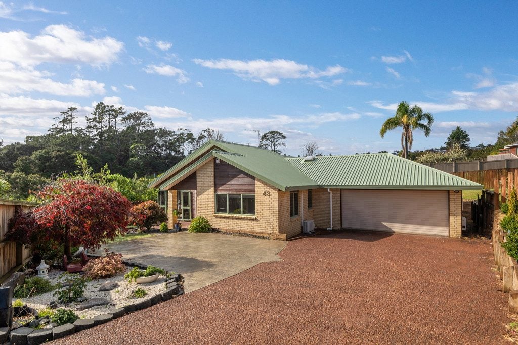 43 Unsworth Drive, Unsworth Heights, Auckland - Carousel 1