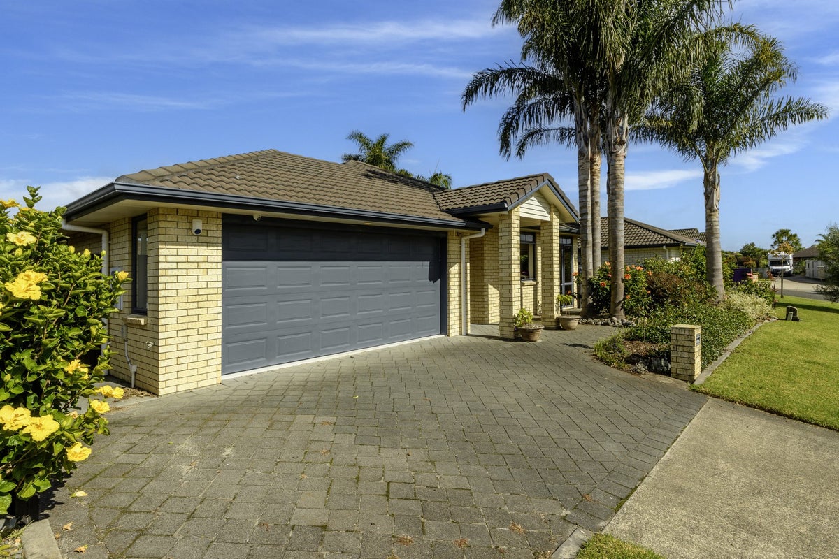 9 Parkwood Place, Papamoa Beach, Papamoa - Carousel 1
