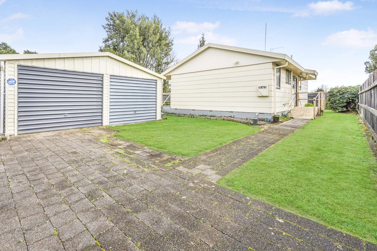 20B Aintree Street, Nawton, Hamilton - Carousel 22
