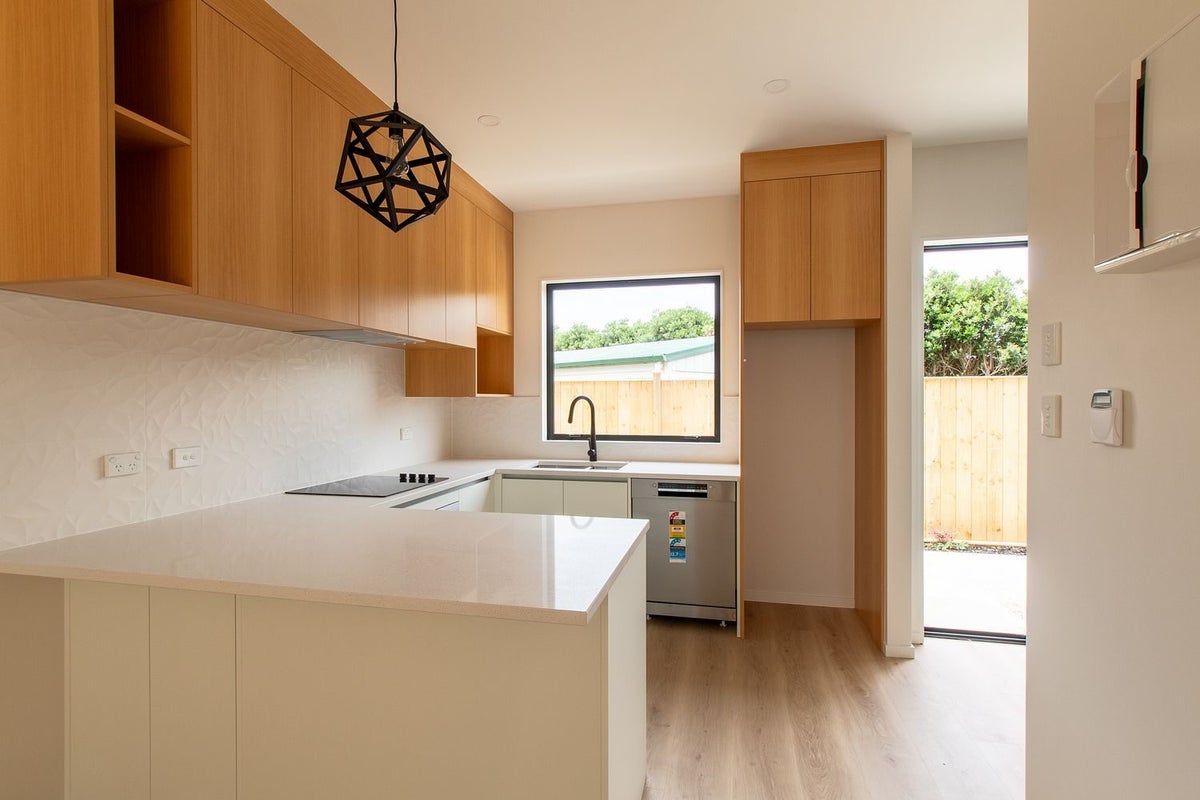 7/26 Smythe Road, Henderson, Auckland - Carousel 2