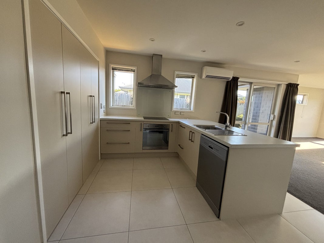 4 McLendon Green, Belfast, Christchurch - Carousel 2