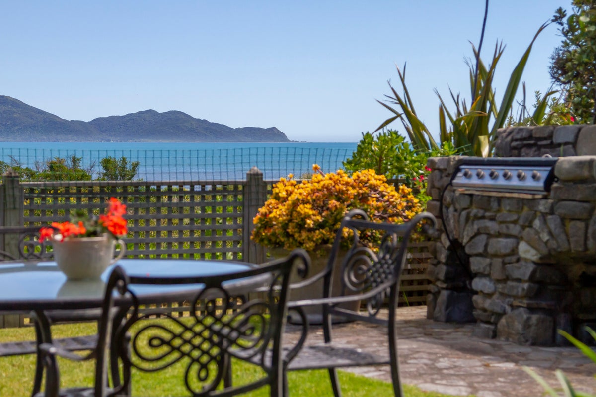 41 Field Way, Waikanae Beach, Waikanae - Carousel 1