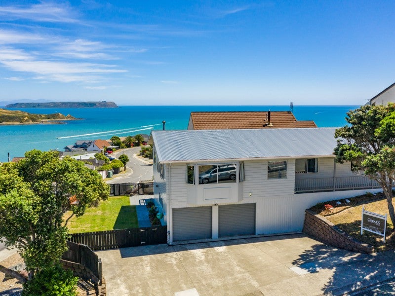 1 Tregear Place, Camborne, Porirua - Carousel 1
