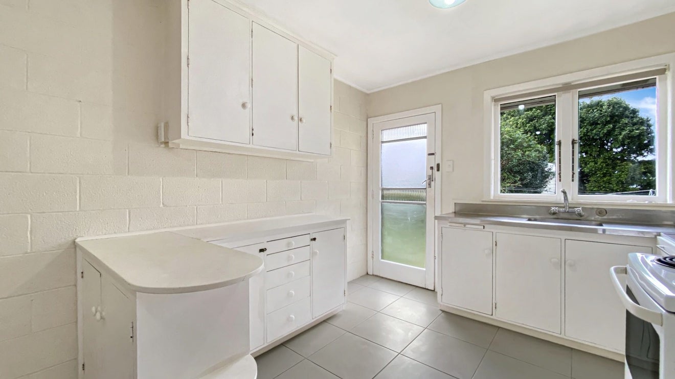 3/90 Owairaka Avenue, Owairaka, Auckland - Carousel 2