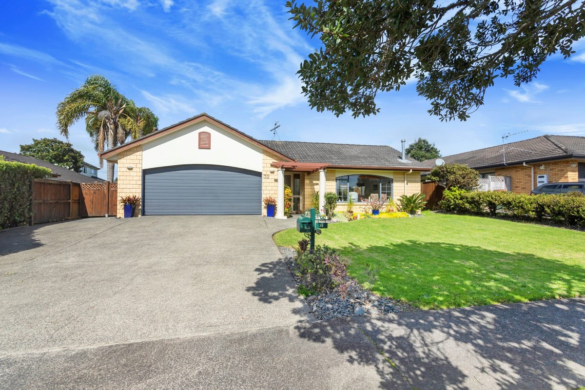 32 Croftview Road, Wattle Downs, Auckland - Carousel 1