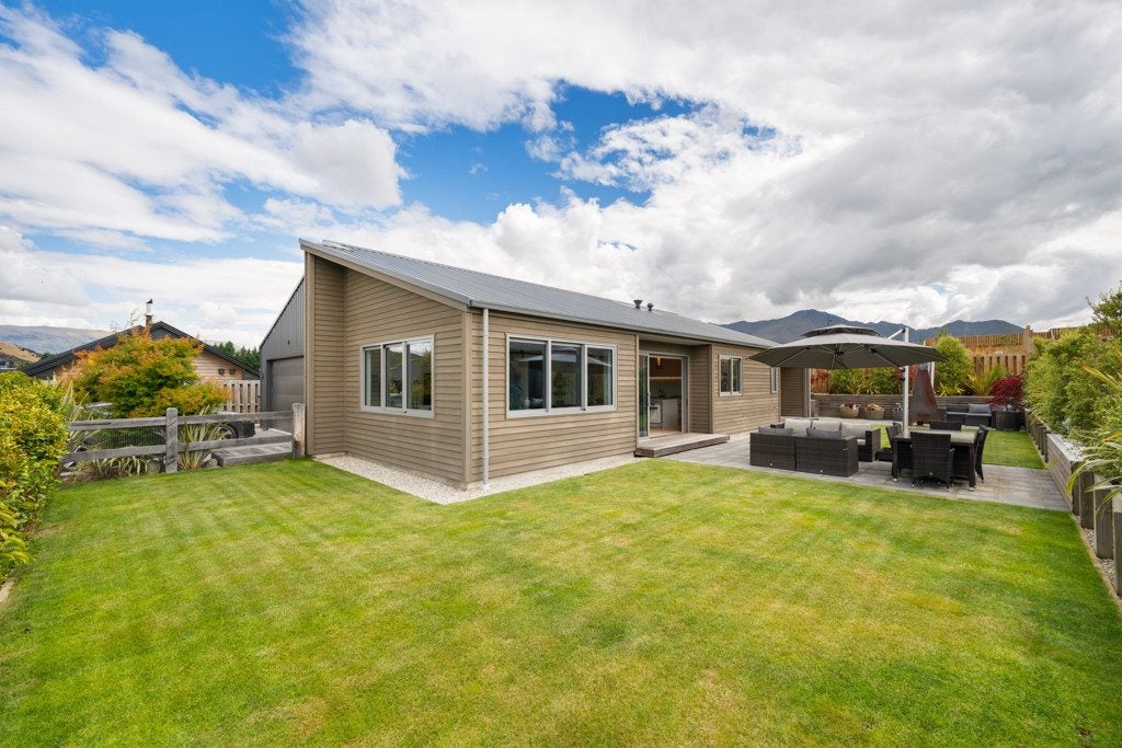 7 Armidale Crescent, Wanaka, Wanaka - Carousel 2