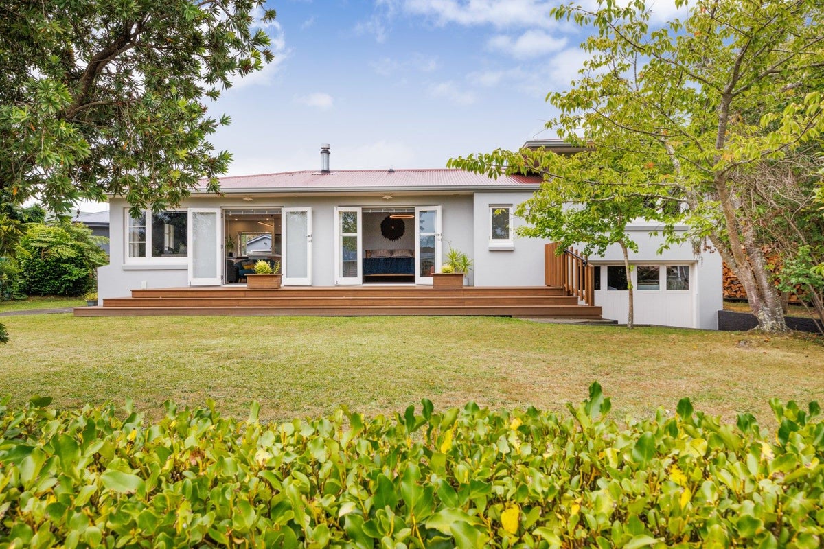 2 Swansea Street, Hokowhitu, Palmerston North - Carousel 1