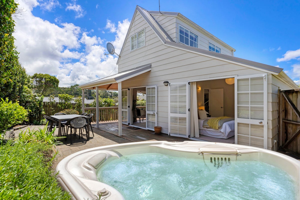 2/48 Woodside Avenue, Northcote, Auckland - Carousel 1