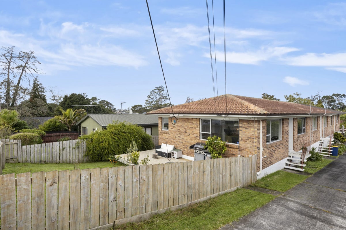 1/27 Akehurst Avenue, New Lynn, Auckland - Carousel 1