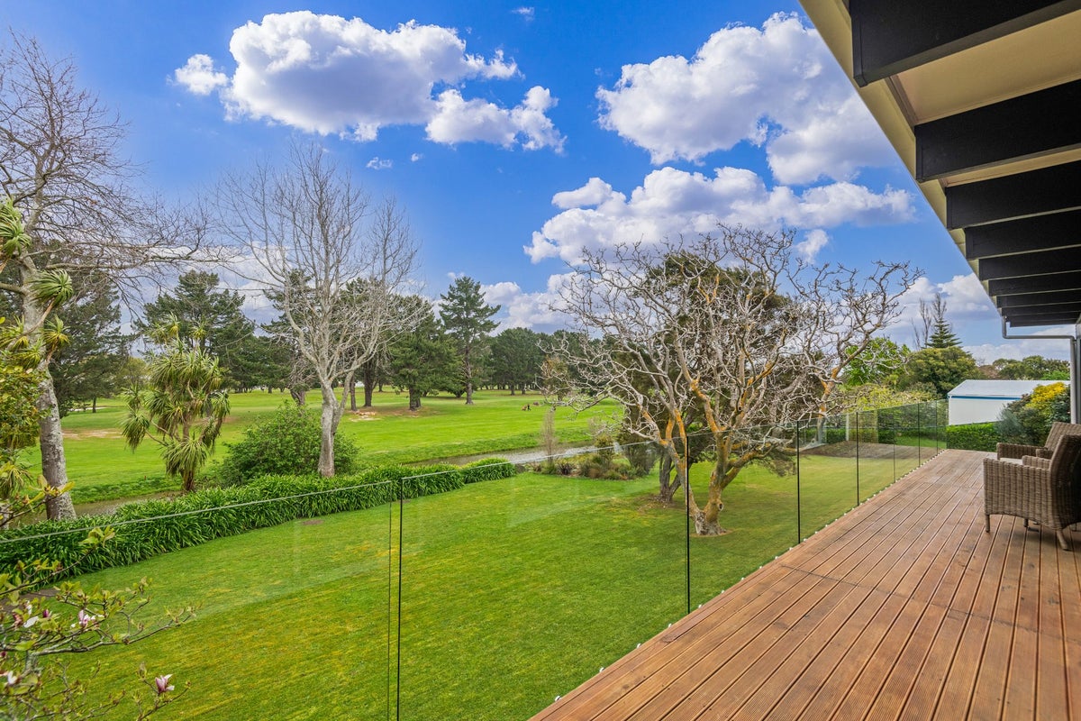 11 Belmont Place, Terrace End, Palmerston North - Carousel 2
