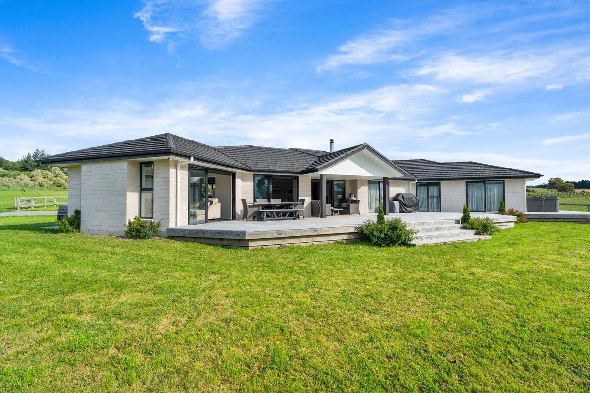 137 Te Maire Road, Featherston - Carousel 2