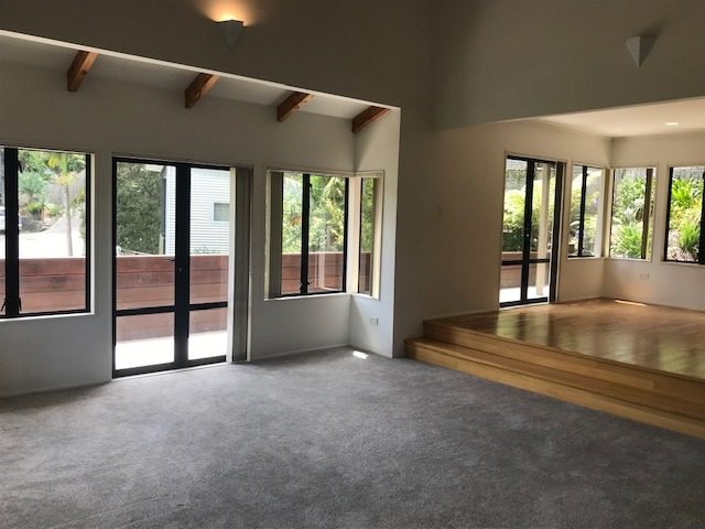 7 Stitchbird Close, Murrays Bay, Auckland - Carousel 2