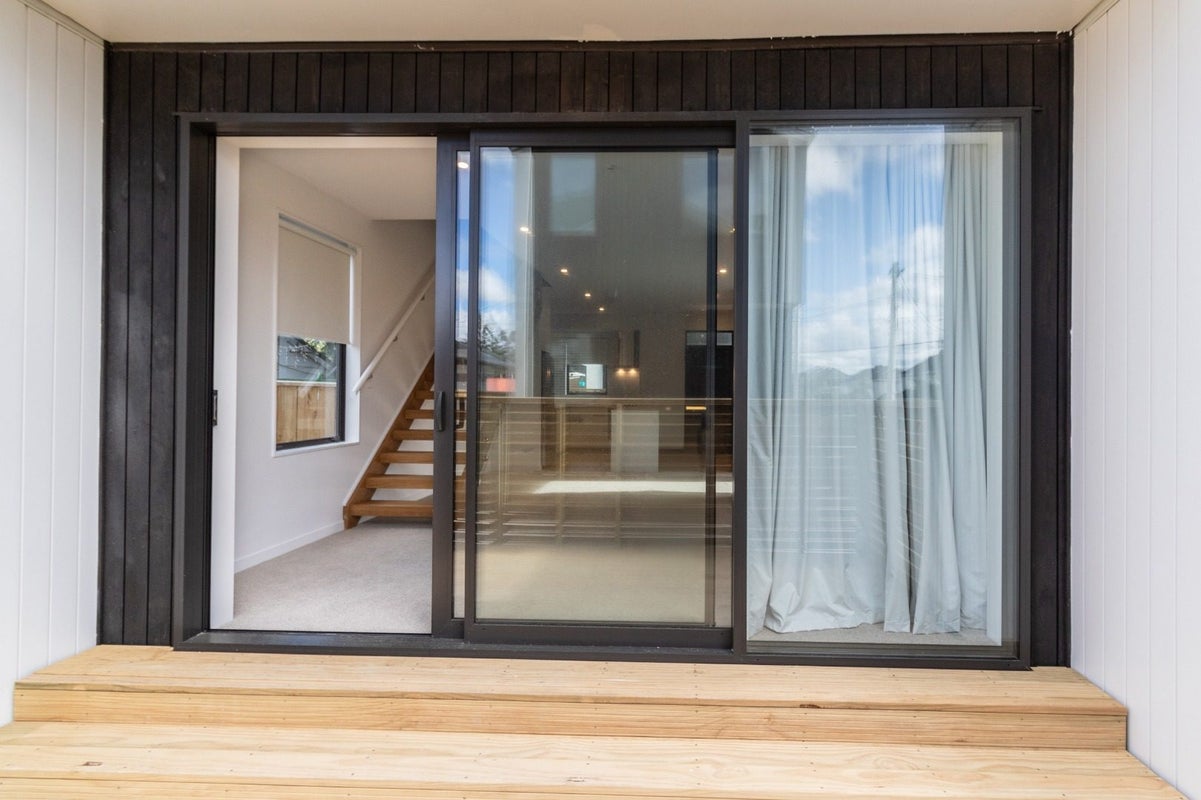 2/166 Queens Drive, Lyall Bay, Wellington - Carousel 2