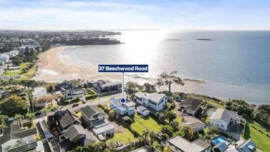 37 Beechwood Road, Rothesay Bay, Auckland - Carousel 1