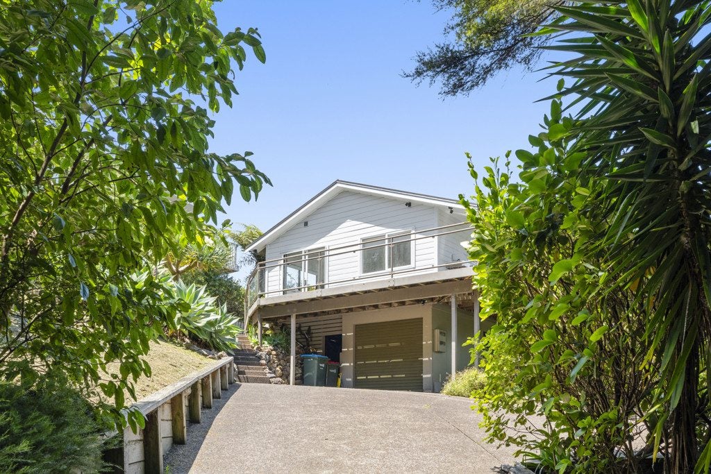 26 Upland Road, Waiheke Island, Waiheke Island, Auckland - Carousel 2