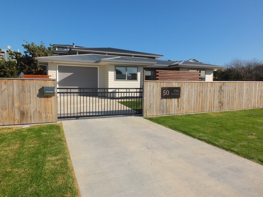 50 Pratt Avenue, Foxton Beach, Foxton - Carousel 1