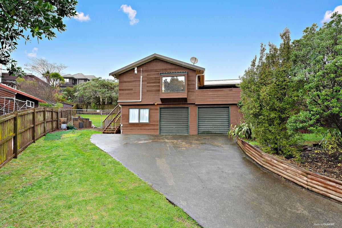 23 Ewhurst Place, Goodwood Heights, Auckland - Carousel 1